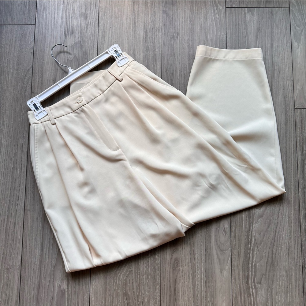 12 Storeez crème color pleat pants